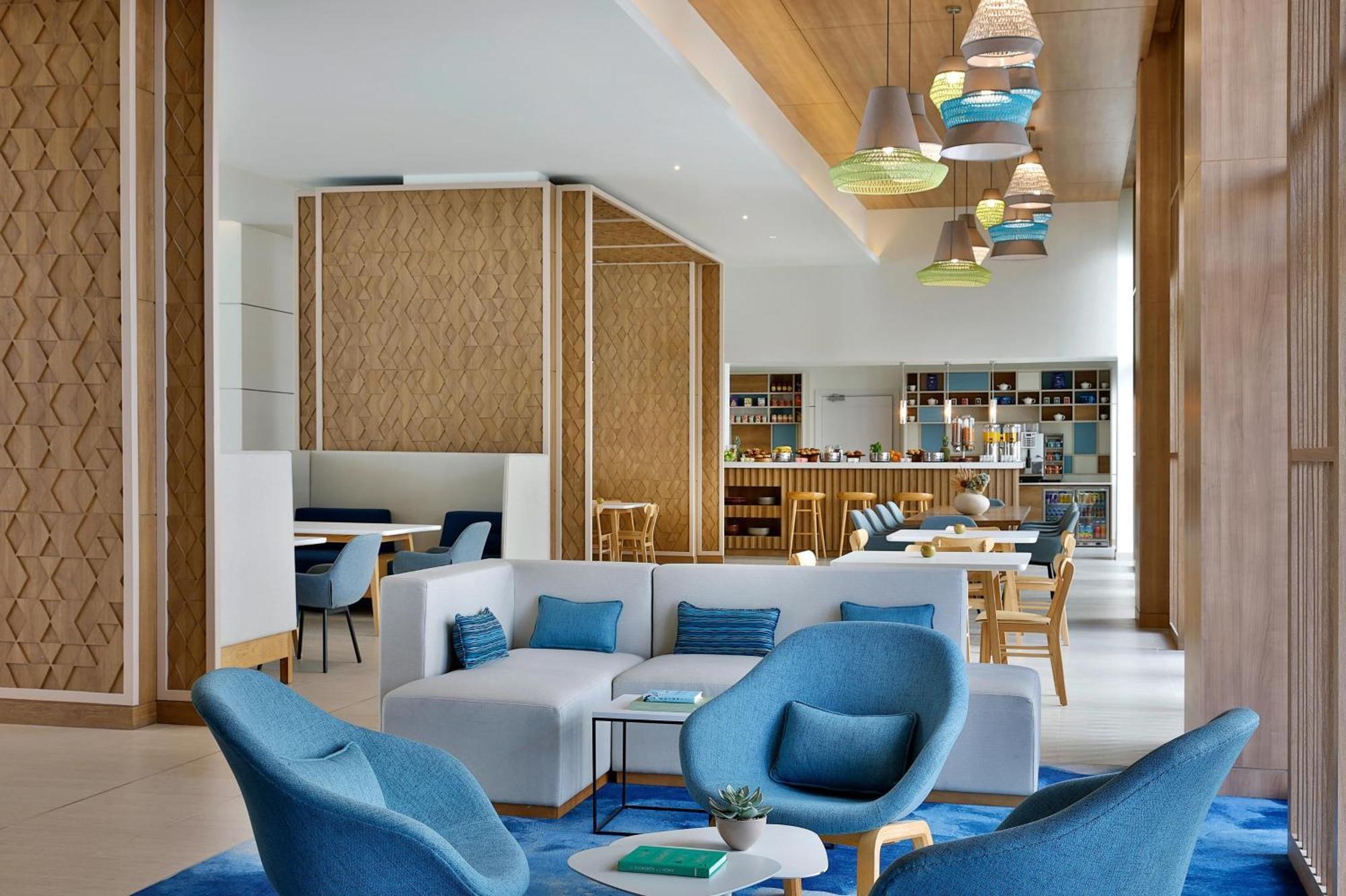Element Airport Отель 3*